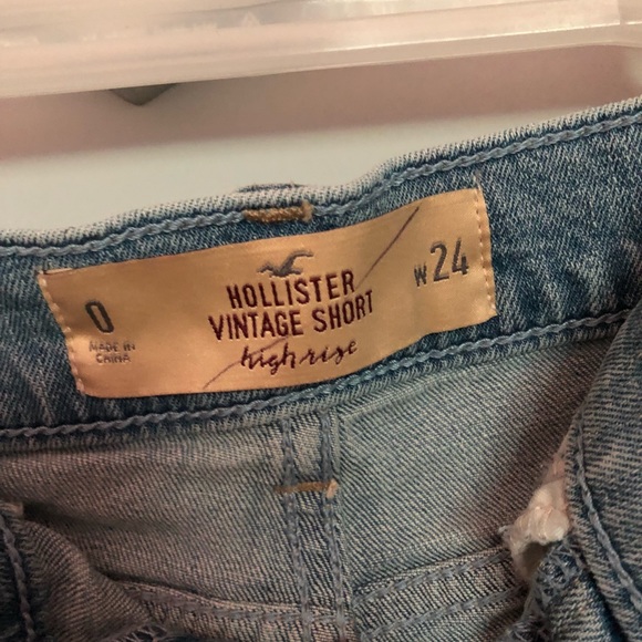 🚫 SOLD 🚫 High-Rise Star Embroidered Shorts - Picture 6 of 6